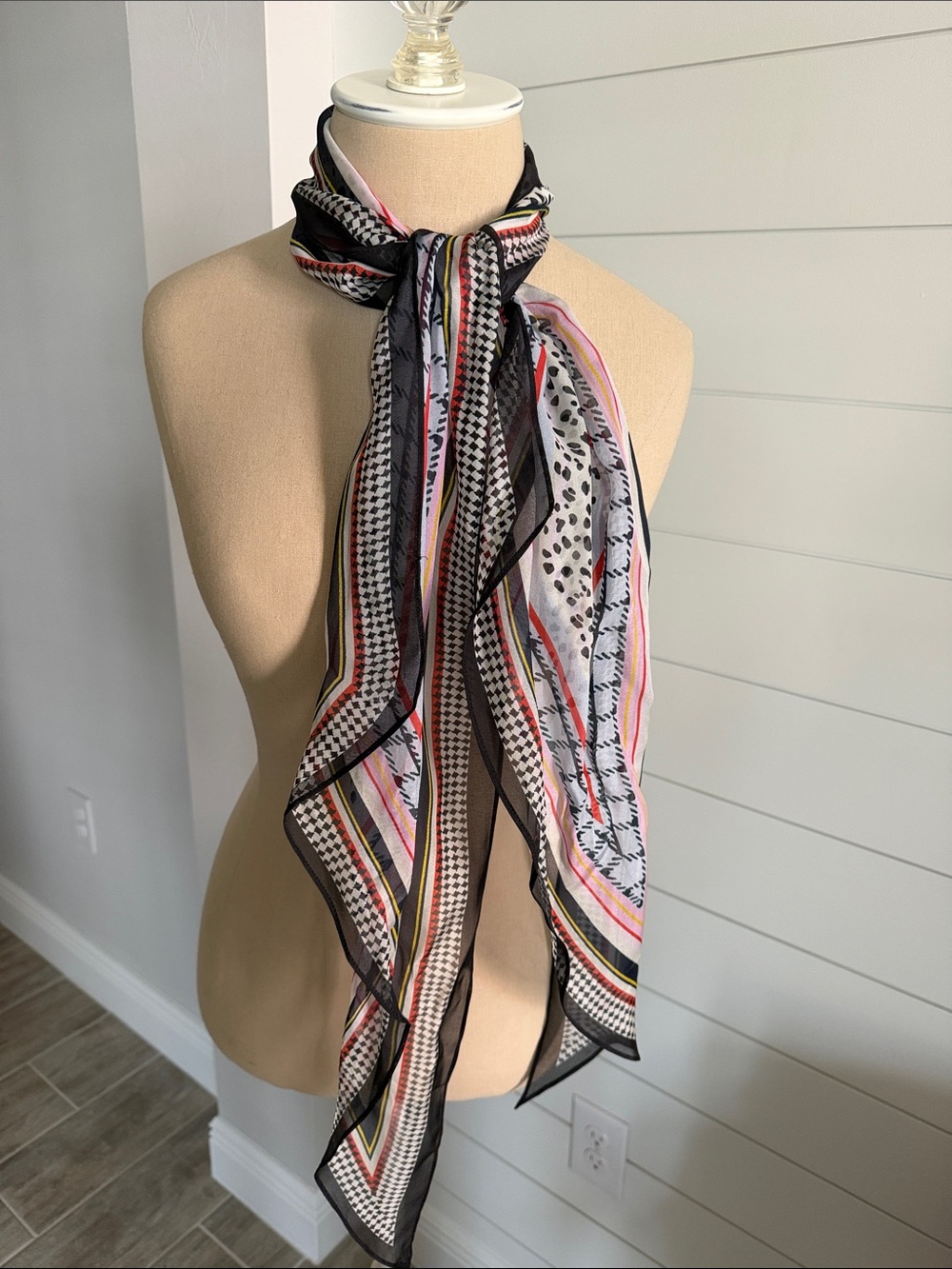 Cabi Can Do Lightweight Patterned Women's Scarf in Black and Pink